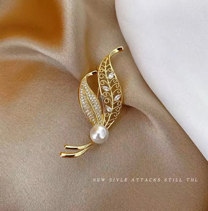 Rhinestone Peacock Brooch Pin