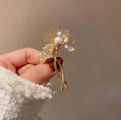 Butterfly Pearl Crystal Brooch