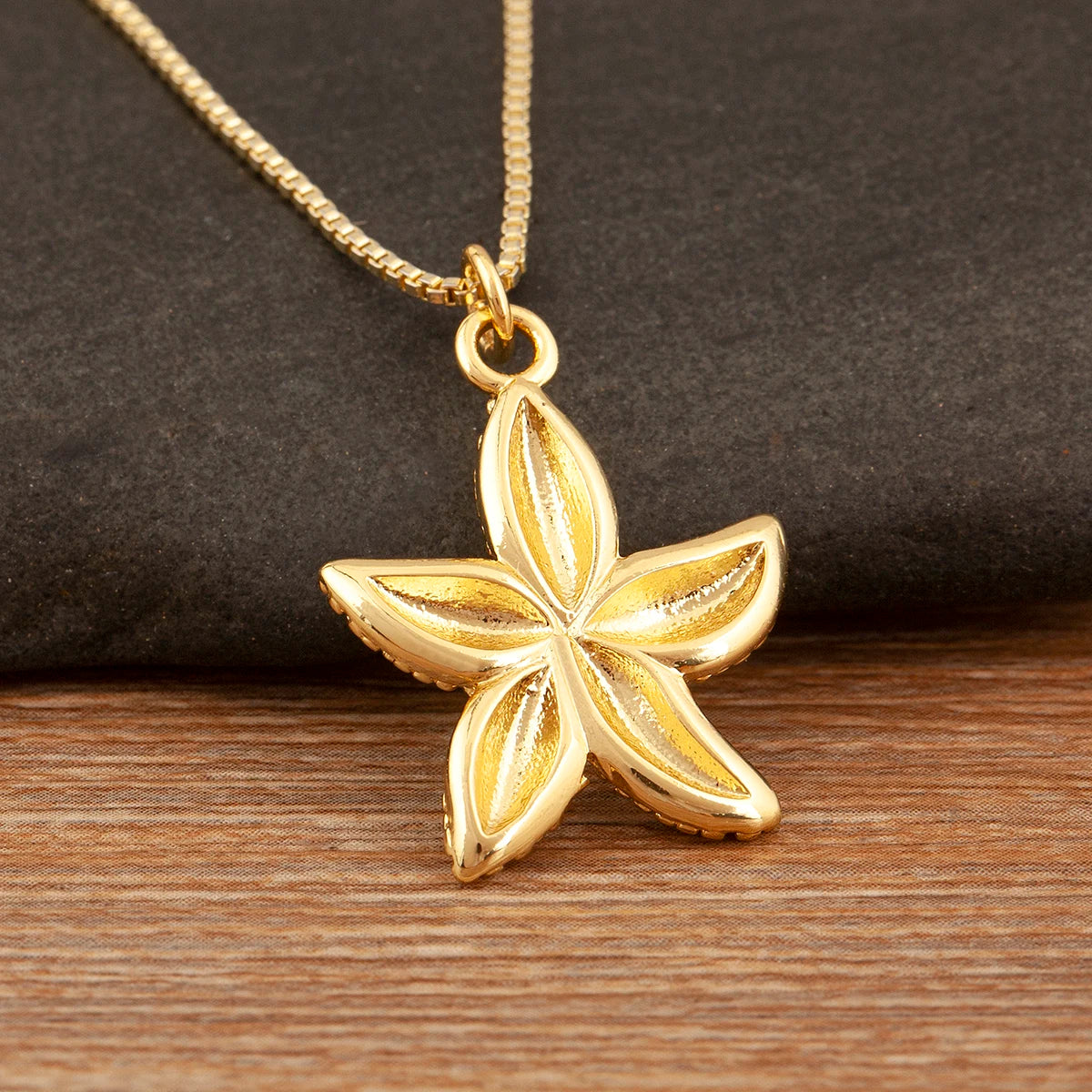 Star Shape Geometric Pendant Necklace