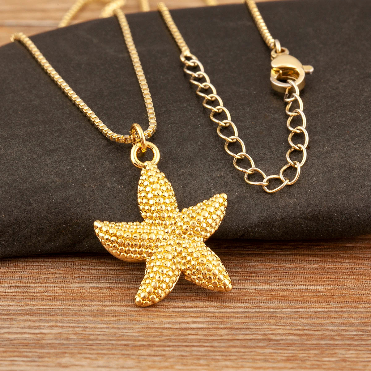 Star Shape Geometric Pendant Necklace