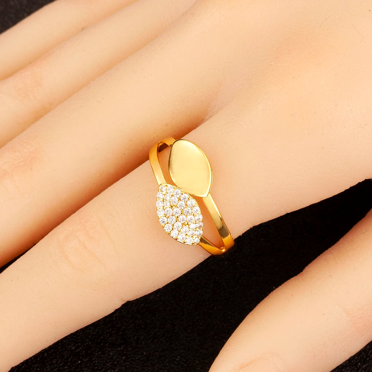 Light Luxury Trendy Sparkling Zircon Charm Rings for Women & Men